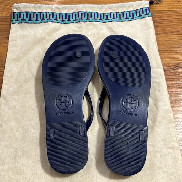TORY BURCH BLUE MICHAELA BOW JELLY FLIP FLOP SANDALS GOLD BOW EMBELLISHMENTS - Picture 4 of 5